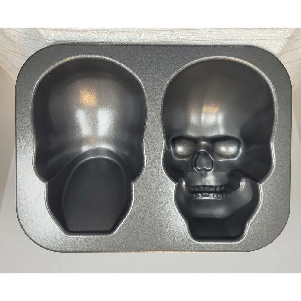 Nordic Ware 3D Skull Cake Pan Mold 9 Cups/2.1 Liters Halloween Spooky Baking New